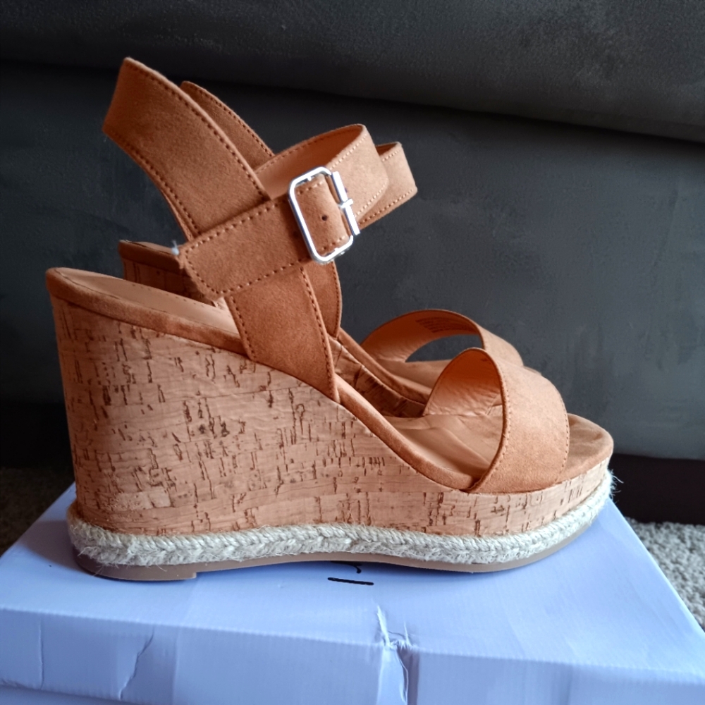 Madden Girl Tan Maddison Wedges 9.5